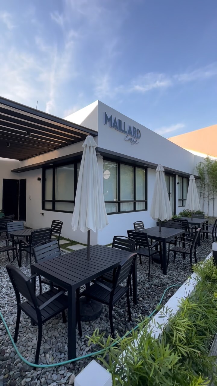 Maillard Café al fresco seating